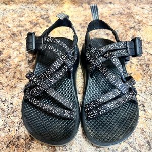 Kids size 11c chacos excellent used condition. Black with accent white on straps